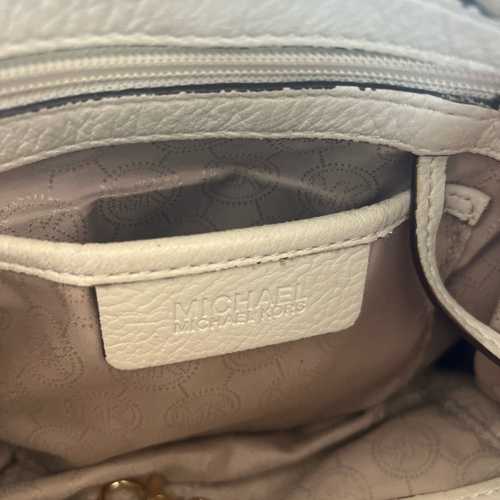 Michael Kors pebble leather off white shoulder bag - Picture 5 of 6
